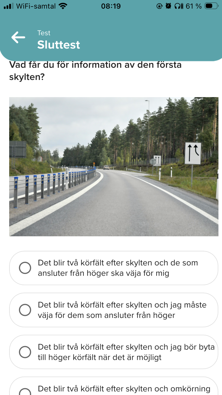 Fråga om en skylt där ett körfält ansluter från höger